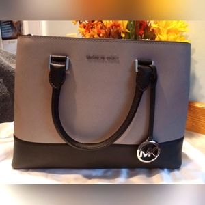 Michael Kors Savannah Leather LG Satchel Pearl Grey/Black plus Strap & Dust Bag